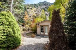 Adorable Studio Cabin on Big Cottonwood River