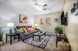 Historic Avenues Apt - Explore Downtown by Foot