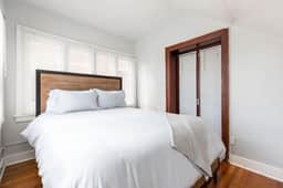 Historic Avenues Downtown Loft