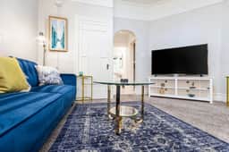 New! - Downtown Private Historic Avenues Apartment