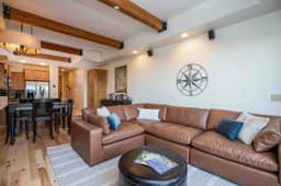 New! Mountain Retreat-Hot Tub, Views, Near Shops!