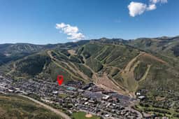 Perfect PC Location - Walk to Ski Lift & Main St. - Image 2