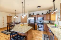 Skier's Dream-Beautifully Updated Park City condo w Hot Tub!