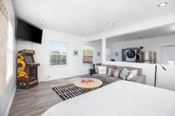 The Barber Loft-Close to Downtown, 35 Mins to Ski! - Image 4