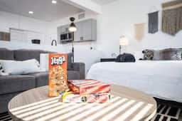 The Barber Loft-Close to Downtown, 35 Mins to Ski!