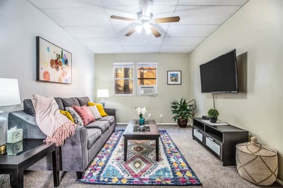 Historic Avenues Apt - Explore Downtown by Foot