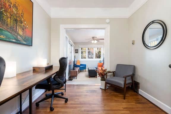 Historic Avenues Downtown w/ Dedicated Workspace