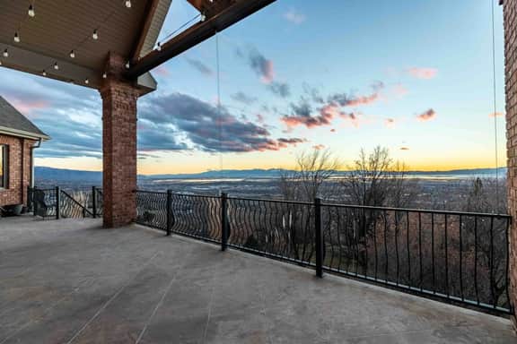 Farmington Oasis-Views, Space & Comfort 1.25 acres