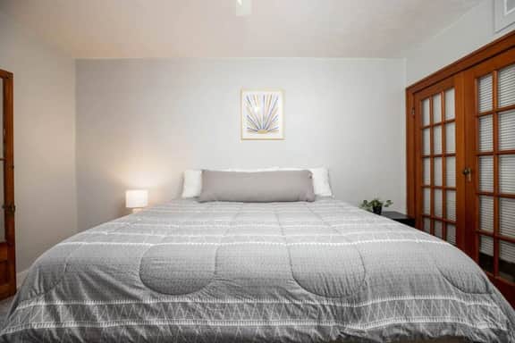 Historic Avenues Two Bedroom Suite! - Image 5