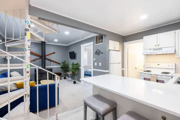Perfect PC Location - Walk to Ski Lift & Main St.