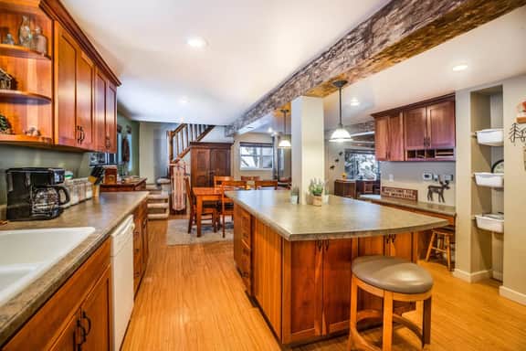 Silver Fork Mountain Retreat- Mins to Ski Resorts!