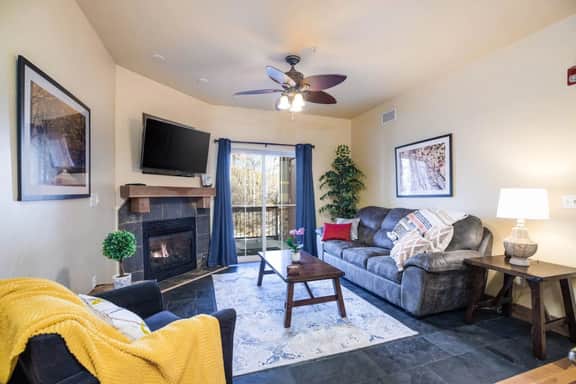 Skier's Dream-Beautifully Updated Park City condo w Hot Tub!