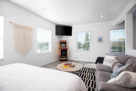 The Barber Loft-Close to Downtown, 35 Mins to Ski!