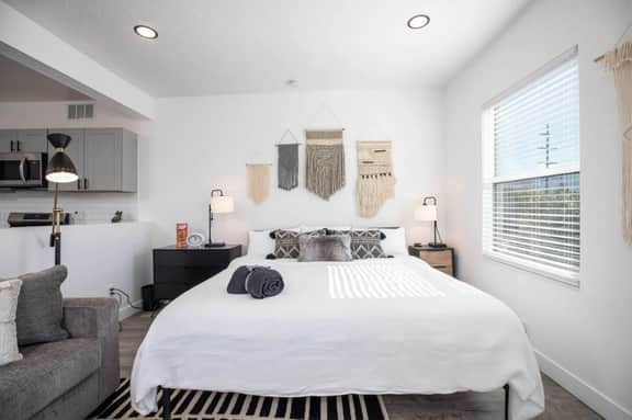 The Barber Loft-Close to Downtown, 35 Mins to Ski!