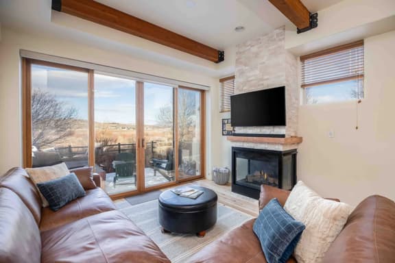 New! Mountain Retreat-Hot Tub, Views, Near Shops!