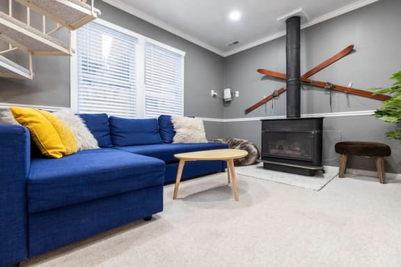 Perfect PC Location - Walk to Ski Lift & Main St. - Image 1