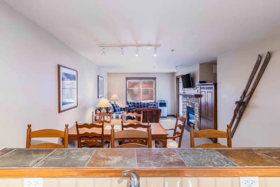 Powderhorn Suite-Ski/Out, Hot Tub w/ Mountain View