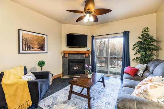 Skier's Dream-Beautifully Updated Park City condo w Hot Tub!