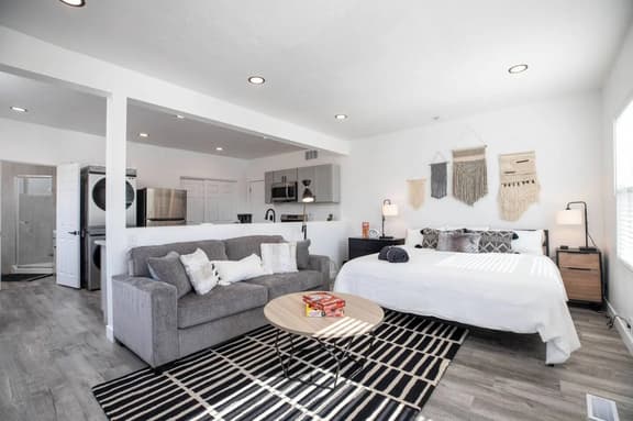 The Barber Loft-Close to Downtown, 35 Mins to Ski!